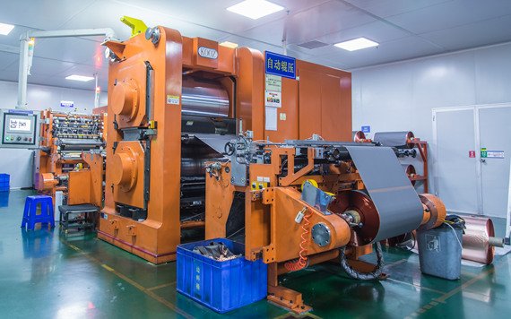 Automatic rolling machine